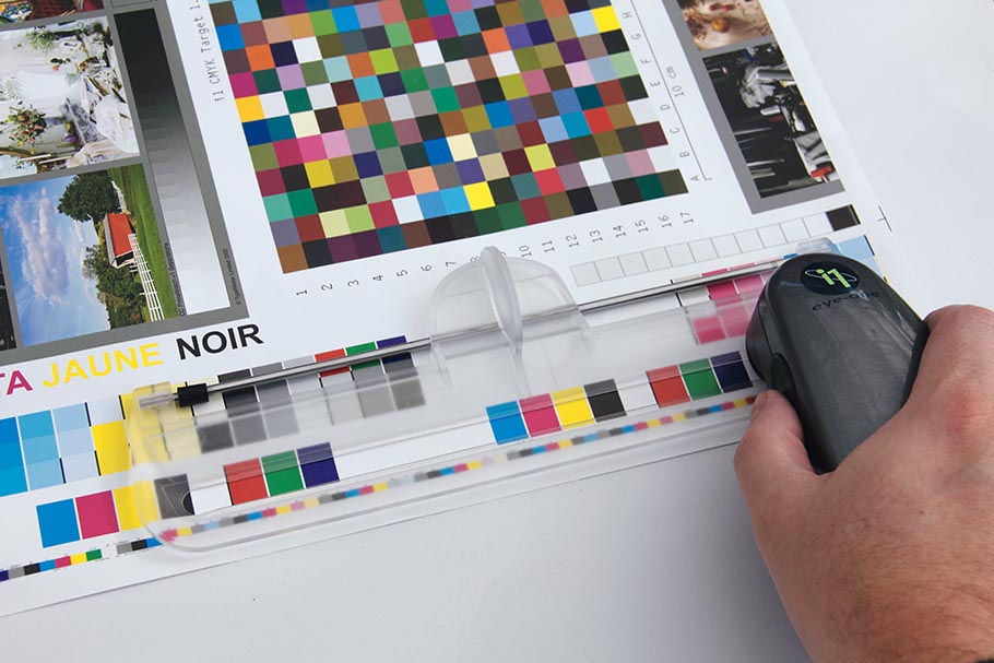 Measuring a CMYK test chart for computing the optimal CMYK print densities with MagicPress application
