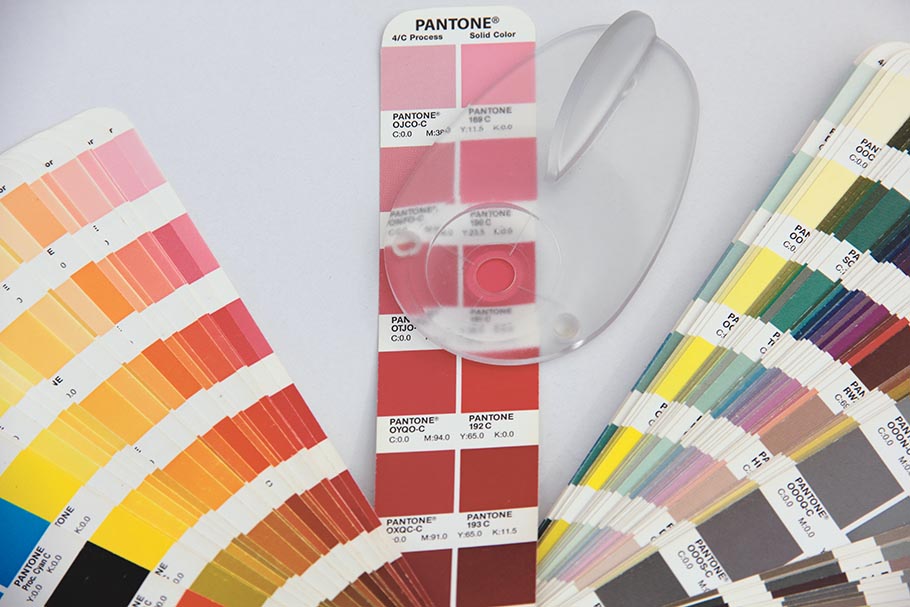 Checking a PANTONE swatch book using SPOT_Color_Manager application with Eye-One Pro